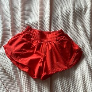 Lululemon Hotty Hot Low-Rise Lined Short 2.5"